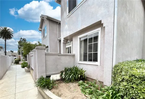 820 W Compton #16