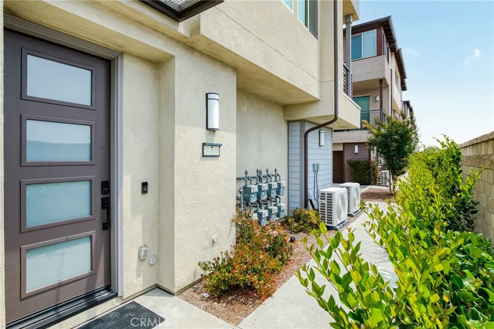 1560 TOPEKA #7 Placentia, CA 92870