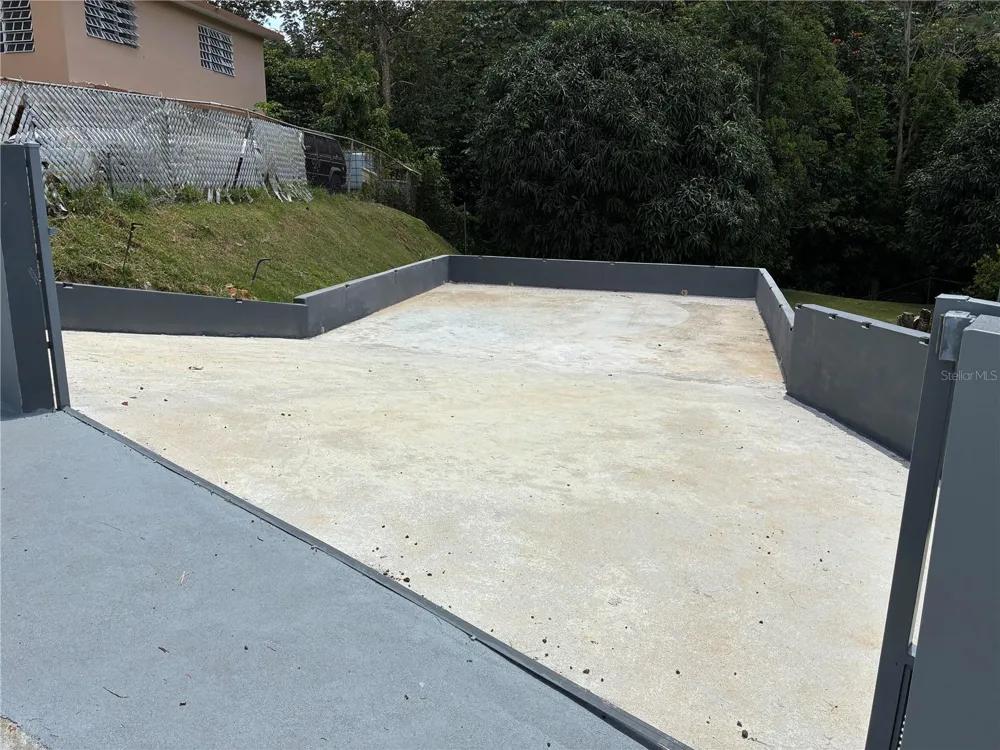 743 KM 4.3 LA VEGA, GUAVATE #1 Cayey, PR 00736