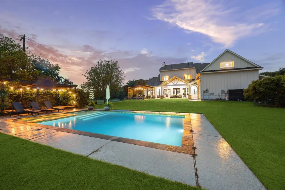 1815 Charter Street Columbus, TX 78934