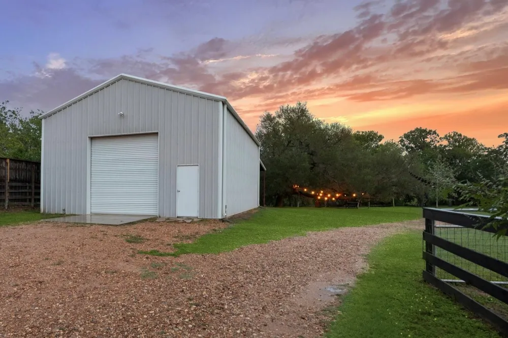 1815 Charter Street Columbus, TX 78934