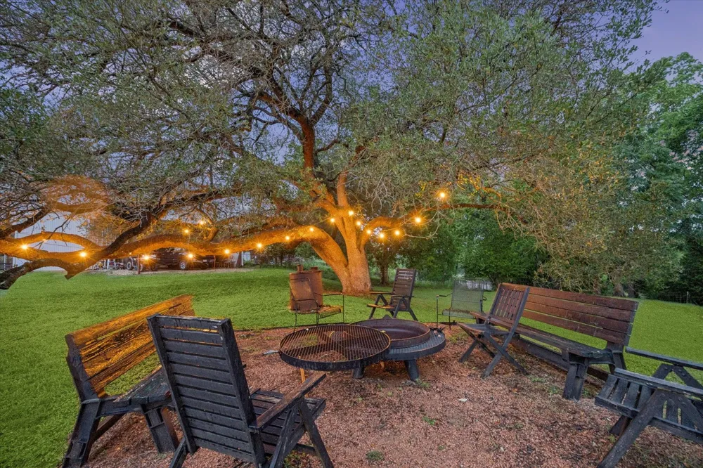 1815 Charter Street Columbus, TX 78934