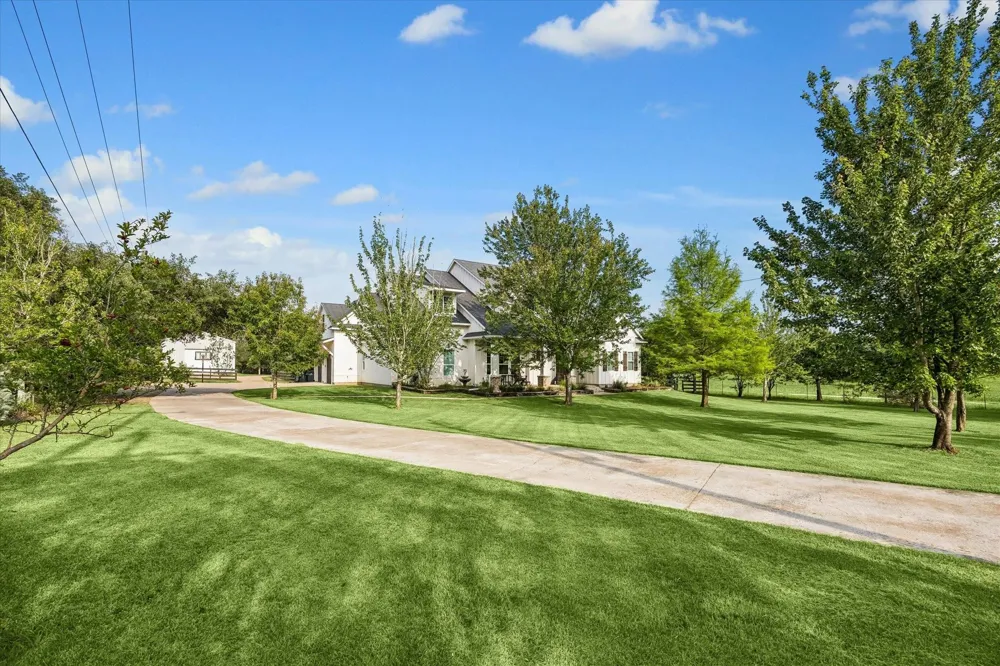 1815 Charter Street Columbus, TX 78934
