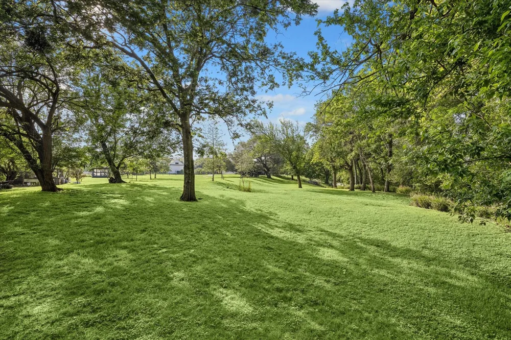 1815 Charter Street Columbus, TX 78934