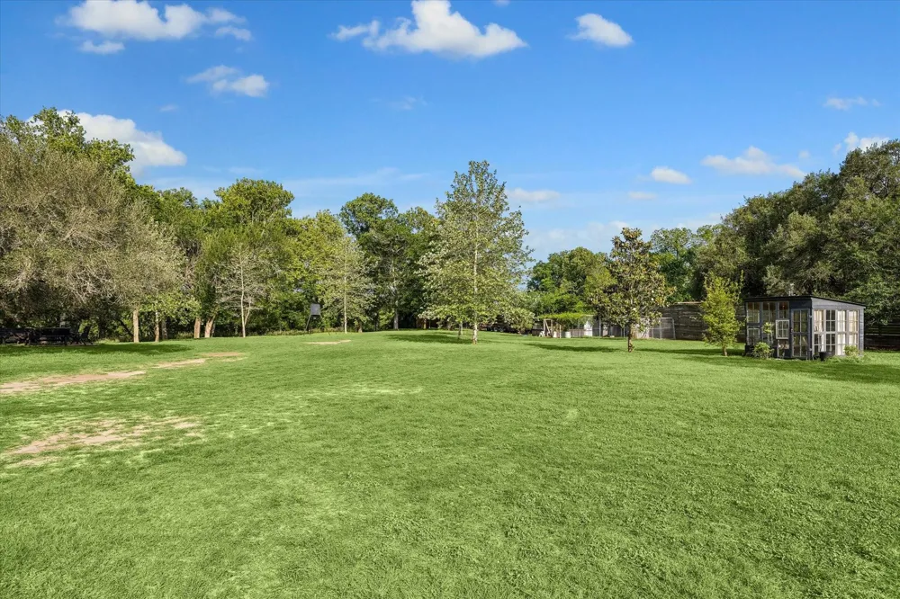 1815 Charter Street Columbus, TX 78934