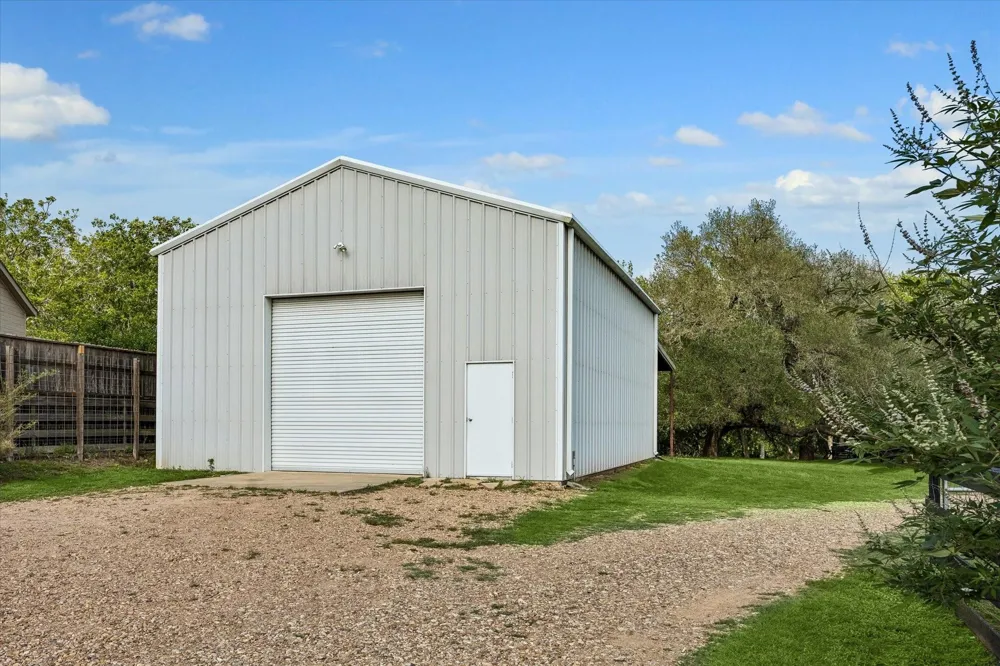 1815 Charter Street Columbus, TX 78934