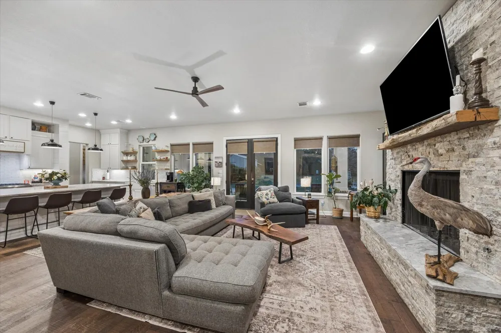 1815 Charter Street Columbus, TX 78934