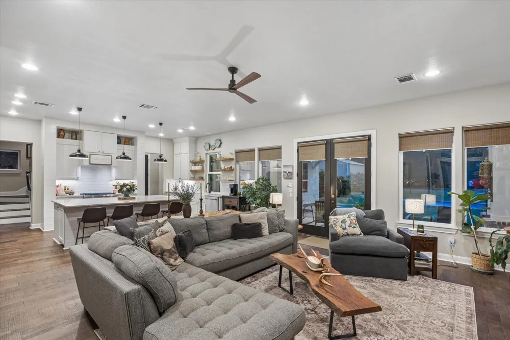 1815 Charter Street Columbus, TX 78934