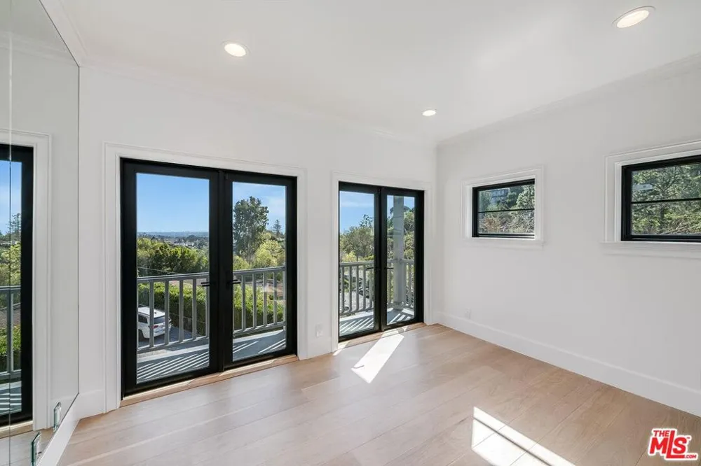 1348 Marinette Road Pacific Palisades, CA 90272