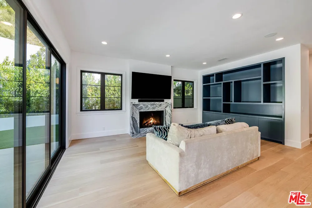 1348 Marinette Road Pacific Palisades, CA 90272