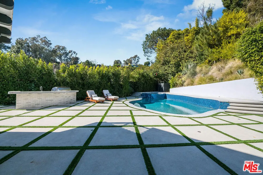 1348 Marinette Road Pacific Palisades, CA 90272