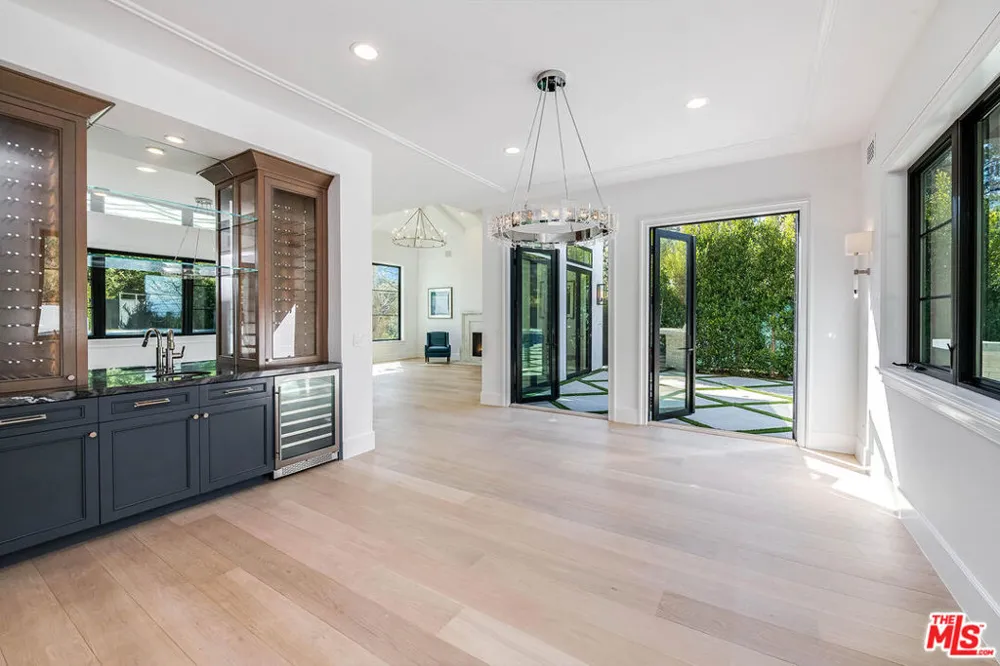 1348 Marinette Road Pacific Palisades, CA 90272