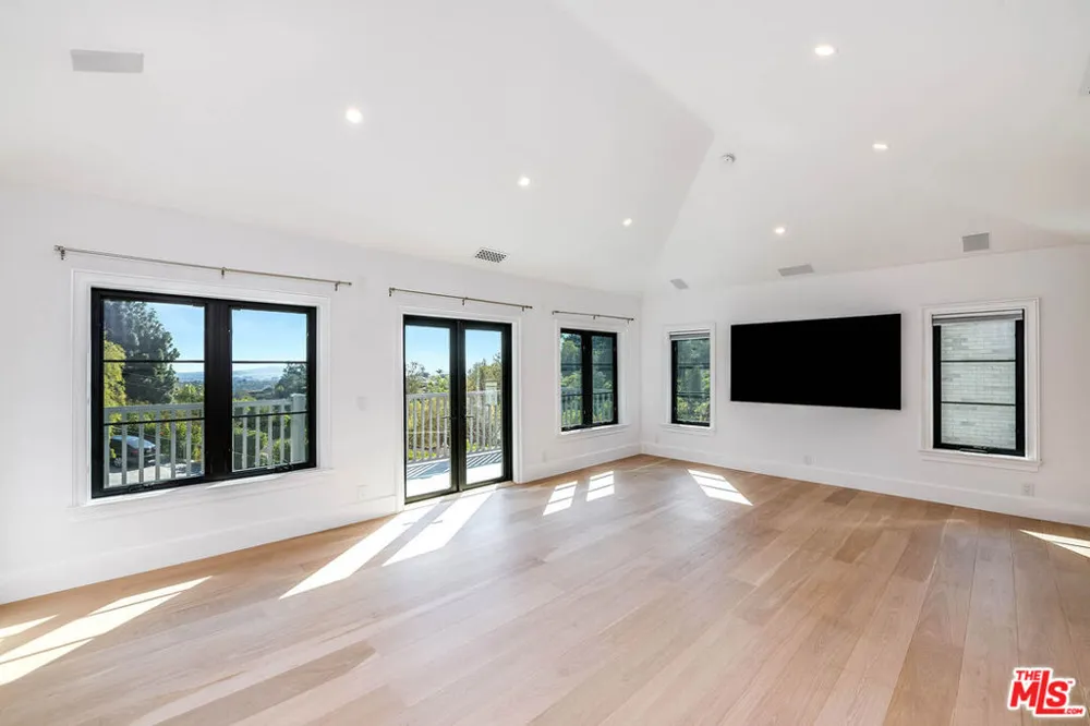 1348 Marinette Road Pacific Palisades, CA 90272