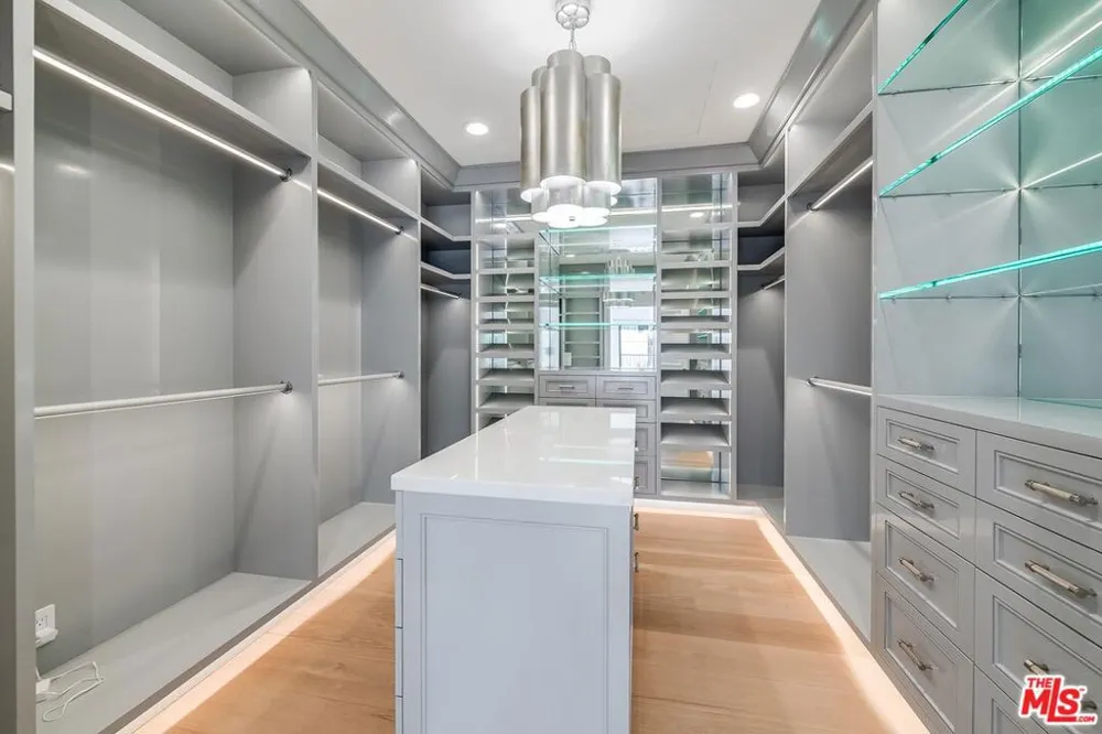 1348 Marinette Road Pacific Palisades, CA 90272