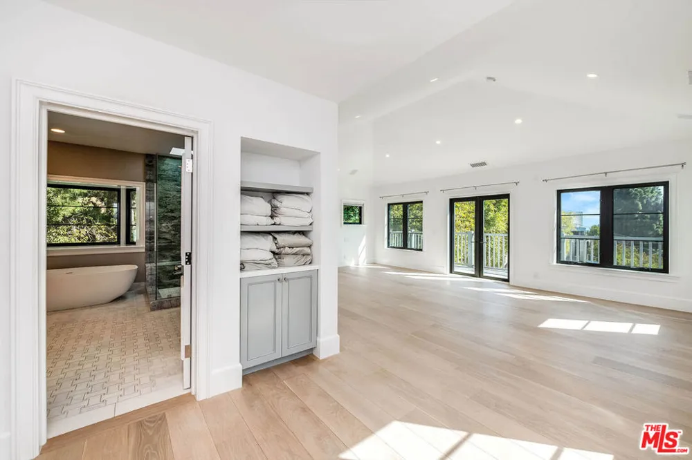 1348 Marinette Road Pacific Palisades, CA 90272
