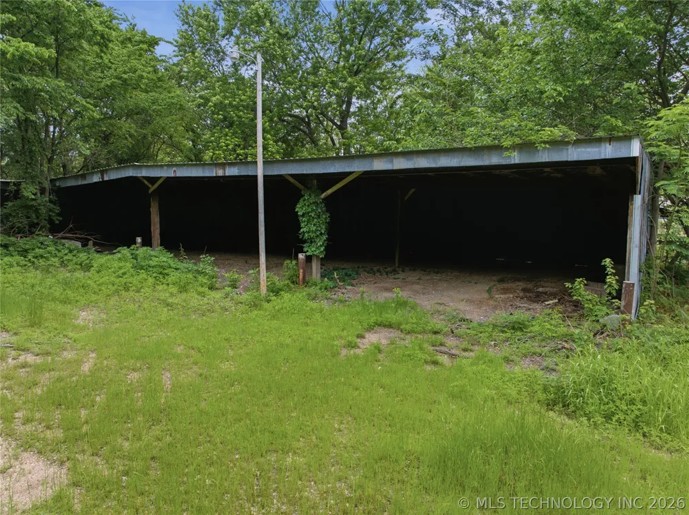 511 W Oak Street Webbers Falls, OK 74470