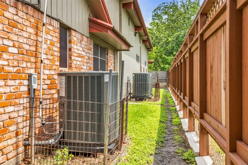 7438 Wright Road Houston, TX 77041