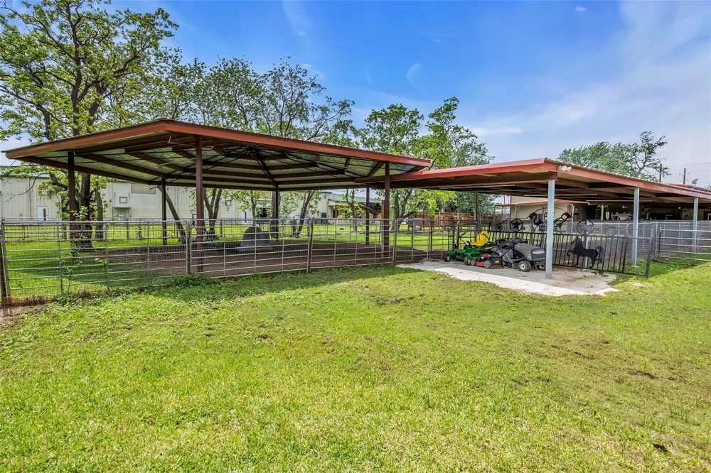 7438 Wright Road Houston, TX 77041