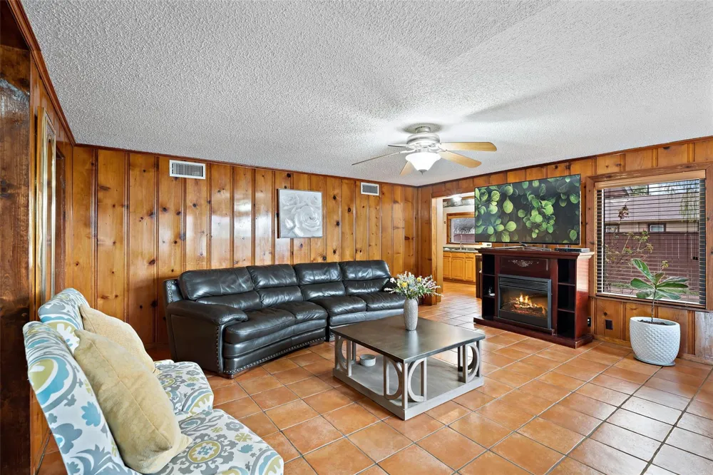 7438 Wright Road Houston, TX 77041
