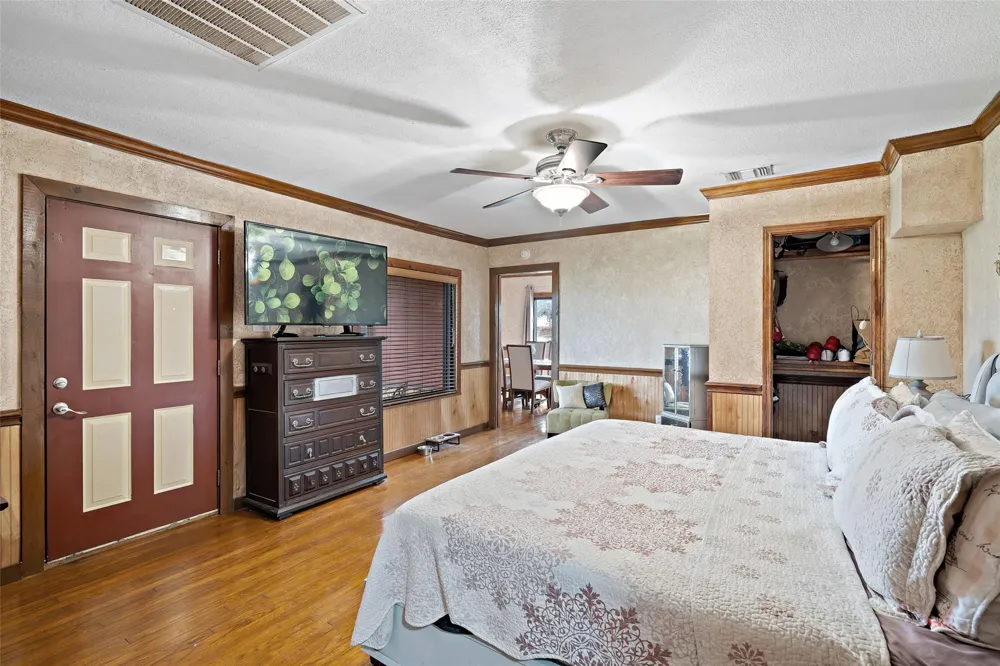 7438 Wright Road Houston, TX 77041