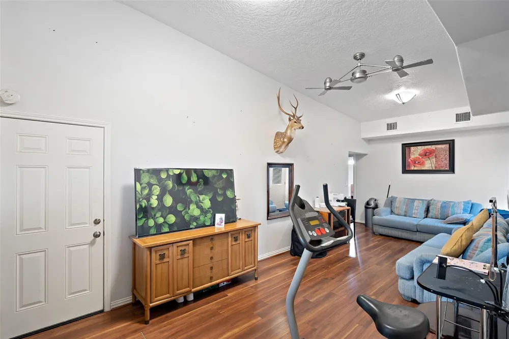 7438 Wright Road Houston, TX 77041