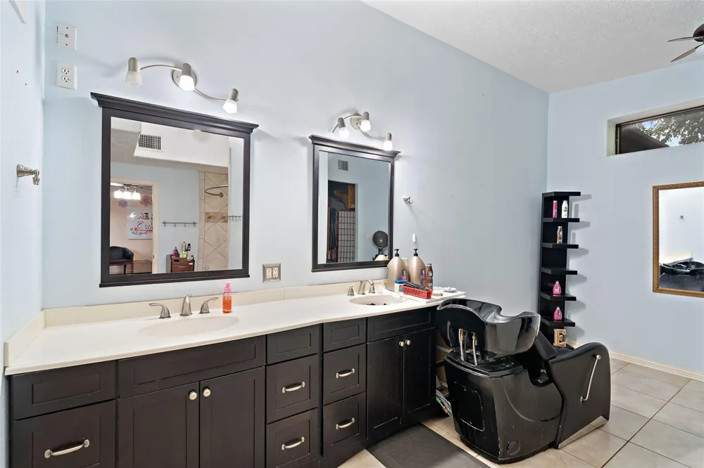 7438 Wright Road Houston, TX 77041