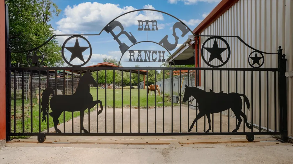 7438 Wright Road Houston, TX 77041