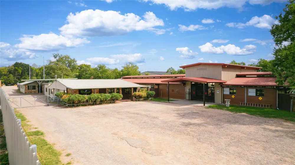7438 Wright Road Houston, TX 77041