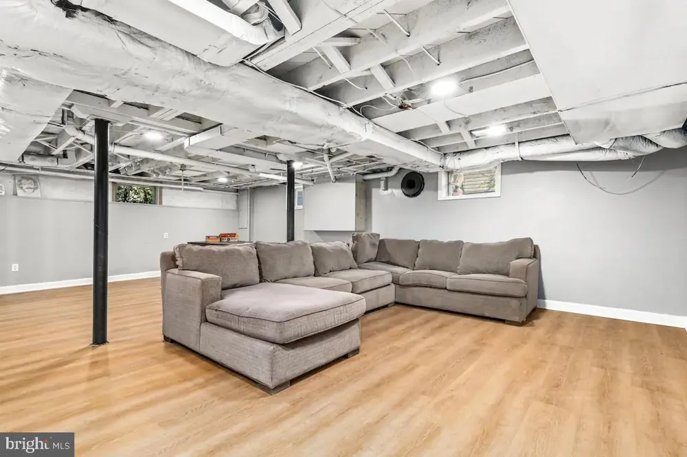 301 BEVERLEY PLACE Edgewater, MD 21037