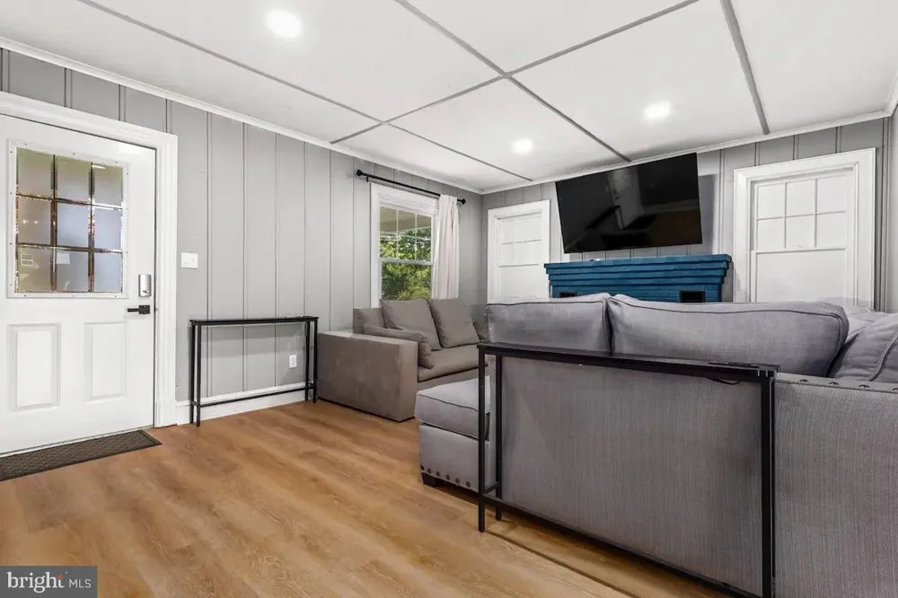 301 BEVERLEY PLACE Edgewater, MD 21037