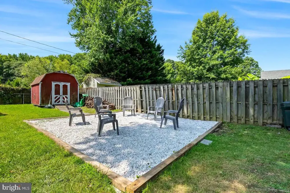 301 BEVERLEY PLACE Edgewater, MD 21037