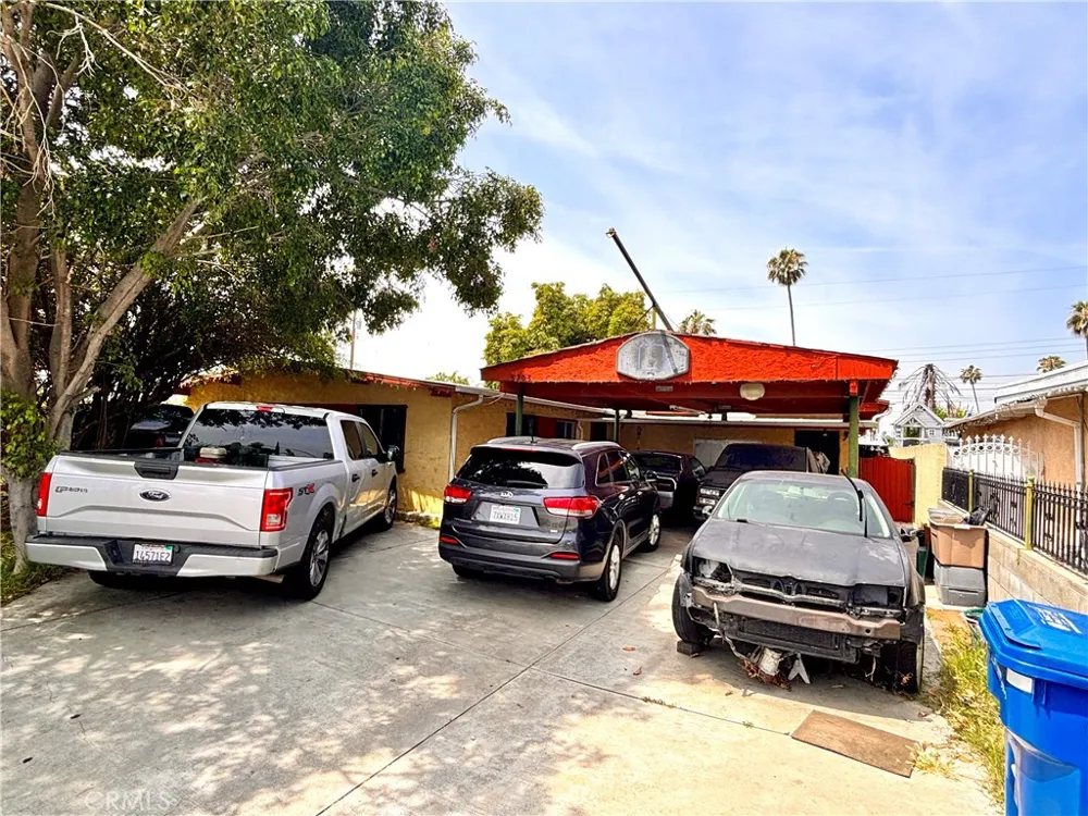 5703 Rockvale Azusa, CA 91702