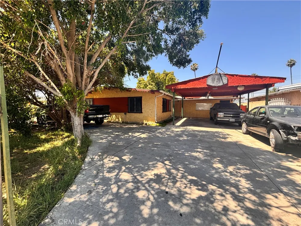 5703 Rockvale Azusa, CA 91702