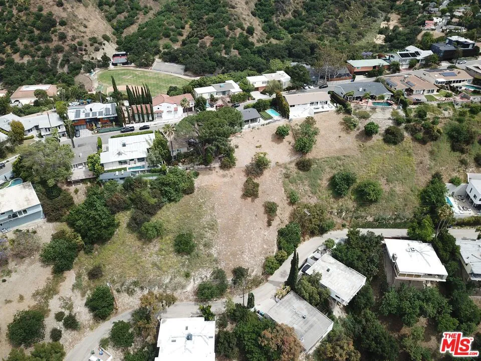 3800 Oakfield Drive Sherman Oaks, CA 91423