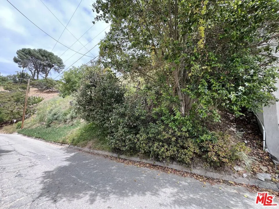 3800 Oakfield Drive Sherman Oaks, CA 91423