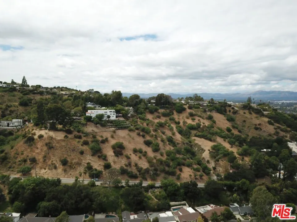 3800 Oakfield Drive Sherman Oaks, CA 91423