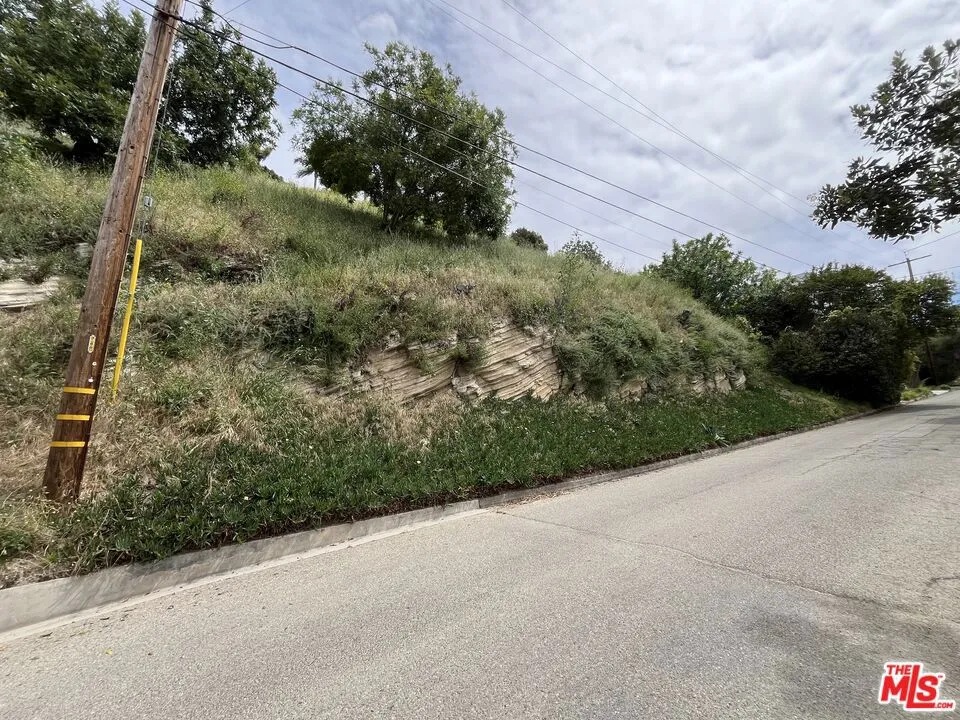 3800 Oakfield Drive Sherman Oaks, CA 91423