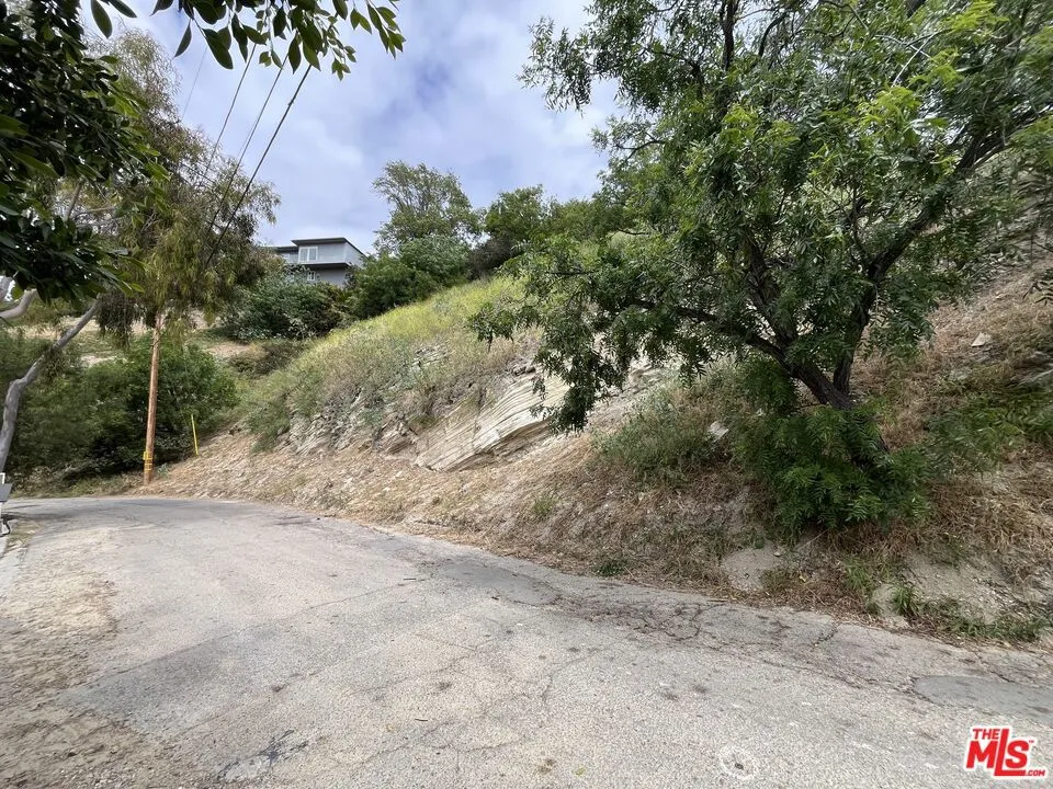 3800 Oakfield Drive Sherman Oaks, CA 91423