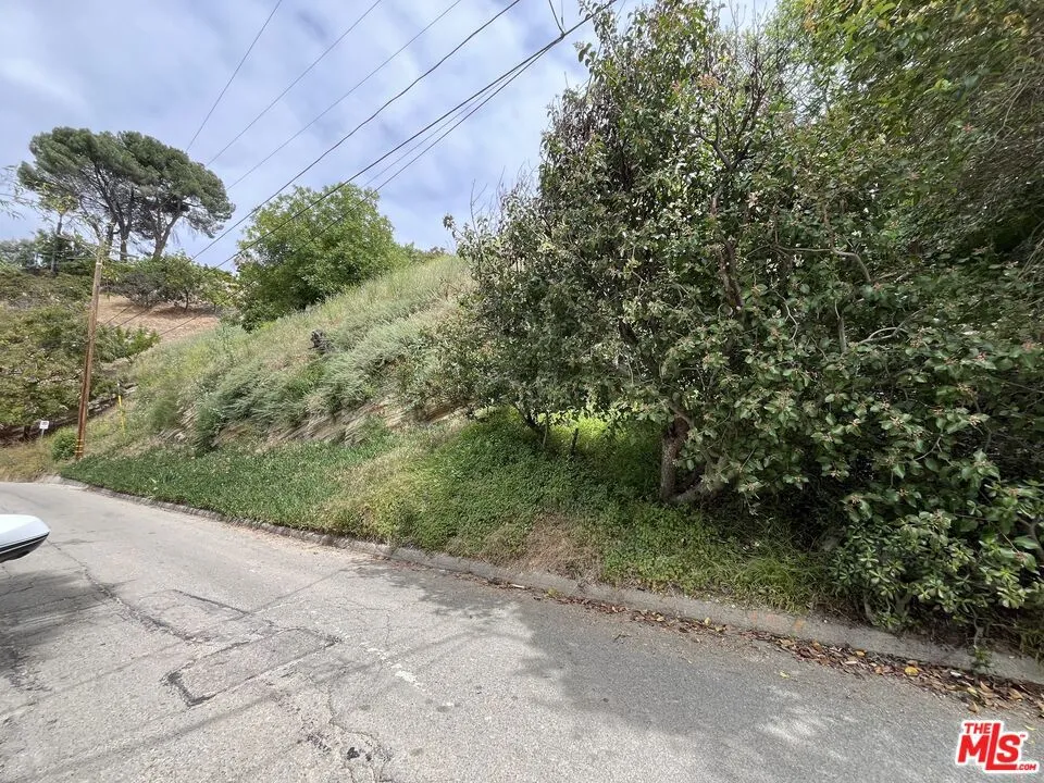 3800 Oakfield Drive Sherman Oaks, CA 91423