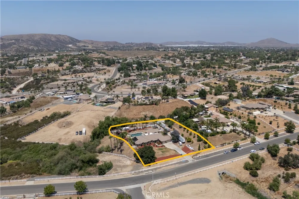 23841 Piedras Lake Mathews, CA 92570