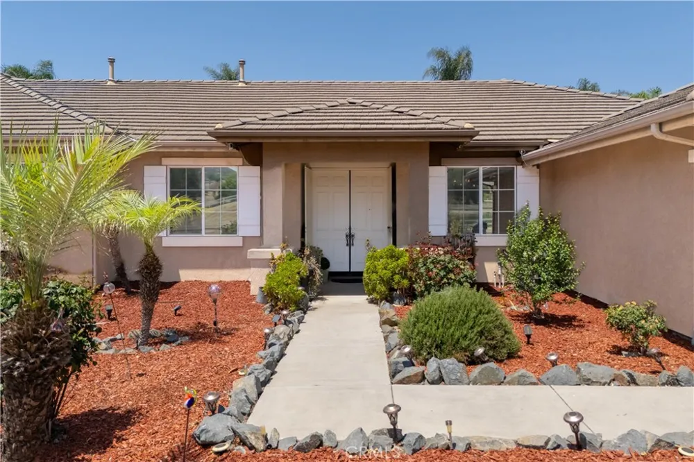 23841 Piedras Lake Mathews, CA 92570