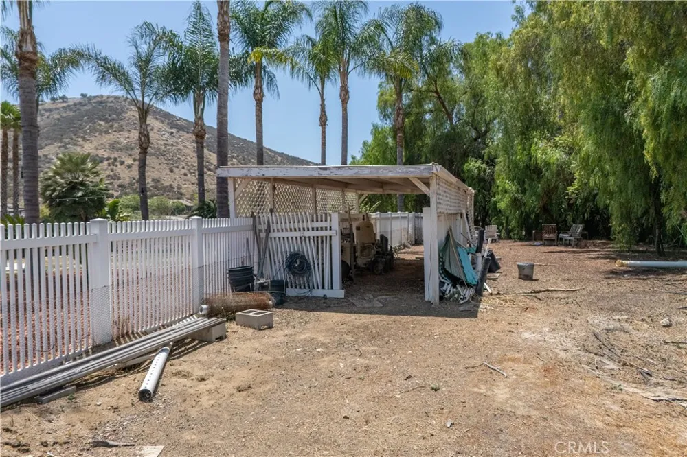 23841 Piedras Lake Mathews, CA 92570