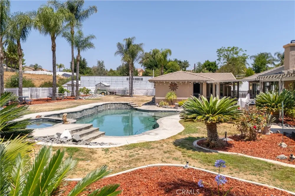 23841 Piedras Lake Mathews, CA 92570