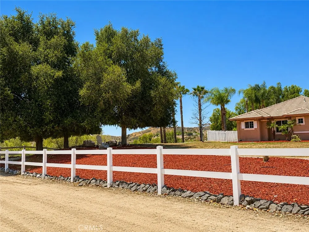 23841 Piedras Lake Mathews, CA 92570