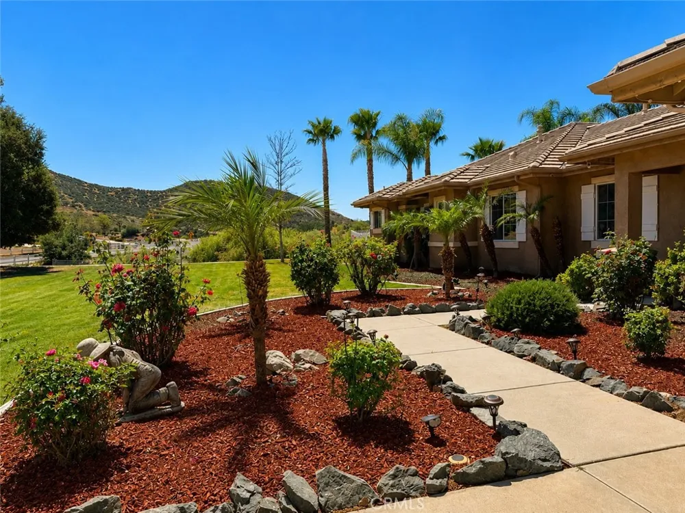 23841 Piedras Lake Mathews, CA 92570