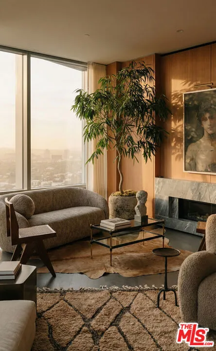 211 W Elm Court #34B Los Angeles, CA 90067
