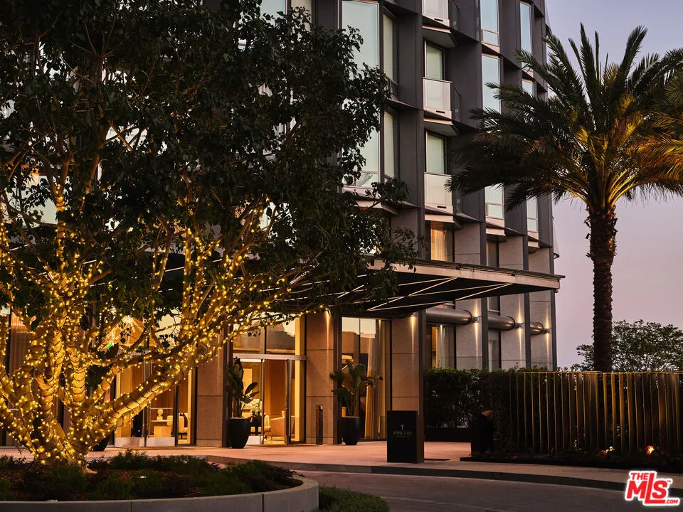 211 W Elm Court #34B Los Angeles, CA 90067