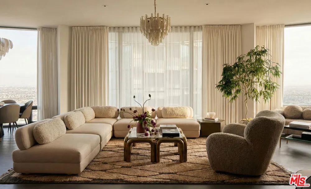 211 W Elm Court #34B Los Angeles, CA 90067