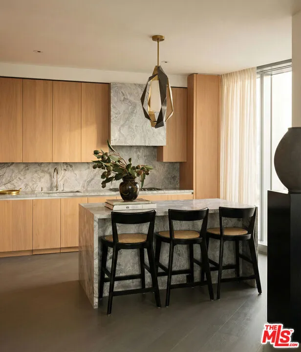 211 W Elm Court #34B Los Angeles, CA 90067