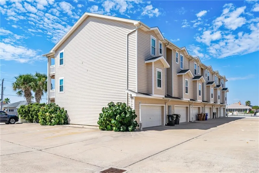 14202 Encantada Avenue #106 Corpus Christi, TX 78418